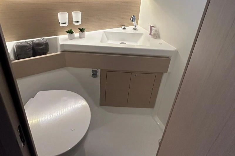 beneteau island concept bathroom 1