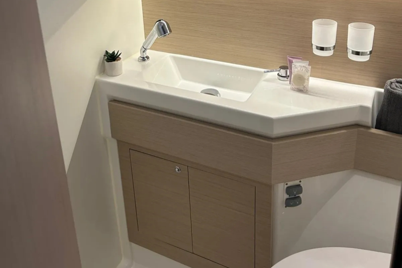 beneteau island concept bathroom 2