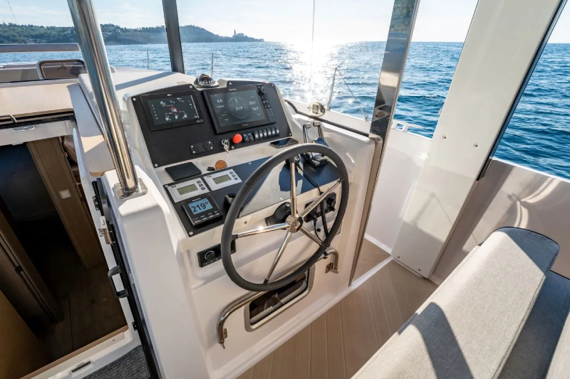 beneteau island concept cockpit