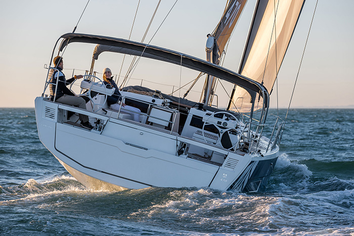 Dufour 470 from astern