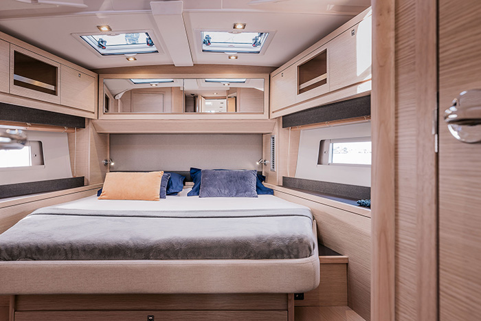 Dufour 470  master cabin